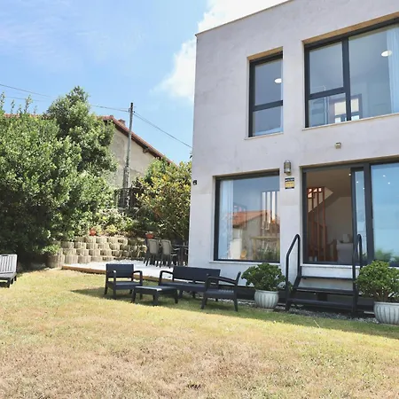 Noteliving - Cueto Garden House Vakantiehuis Santander